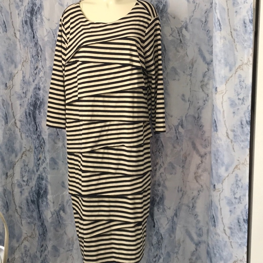Sharon Young layered comfortable dress golden tone and black stripes XL stretch